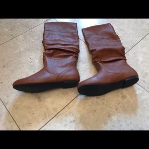 Women’s leather boots